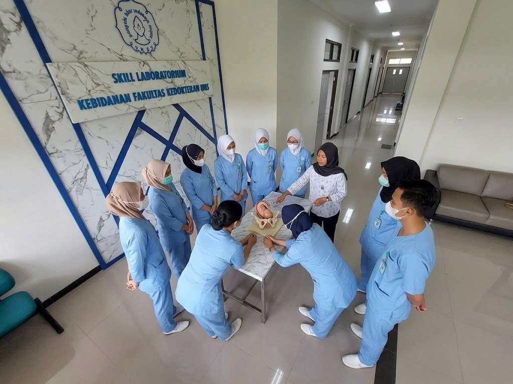 langkah akbid pgri mengasah mental mahasiswa menjadi profesional lewat simulasi